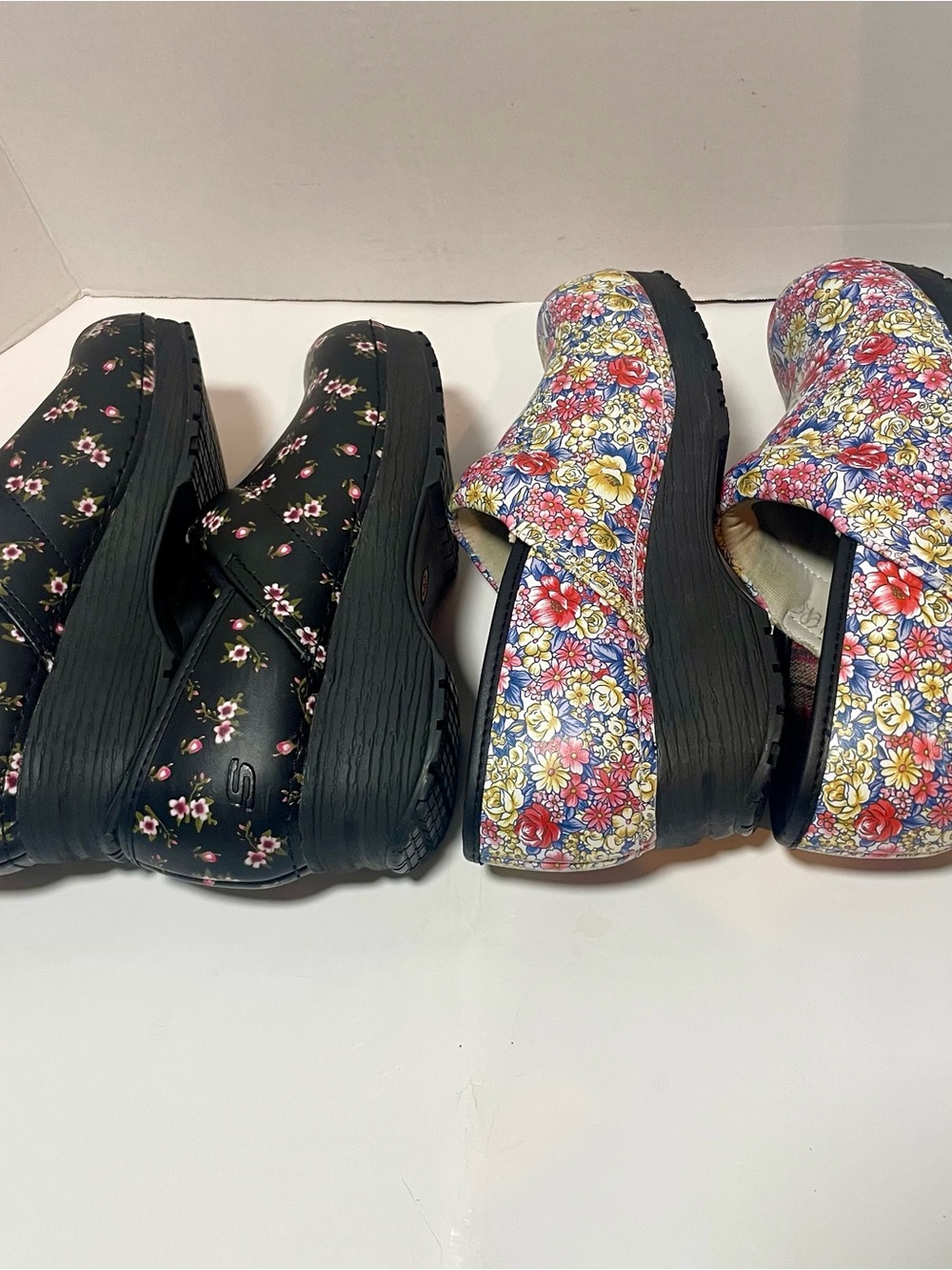 Skechers Work Women’s Size 8 Slip Resistant Floral Clogs Lot of 2 Pairs - Picture 2 of 8